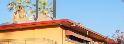 Studio City Court Yard Hotel