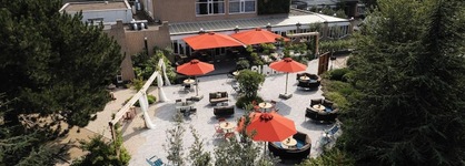 Carlton Oasis Hotel