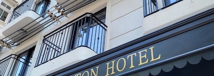 Carlton Hotel