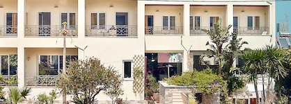 Alexandros Hotel
