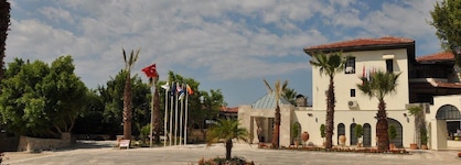 Nicholas Park Hotel