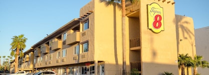 Super 8 By Wyndham Las Vegas North Strip Fremont St. Area