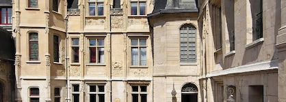 Hotel De Bourgtheroulde, Autograph Collection