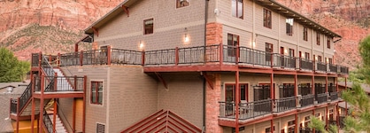 Cable Mountain Lodge