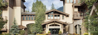 Manor Vail Lodge