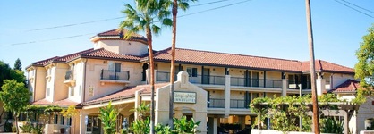 Lamplighter Inn & Suites