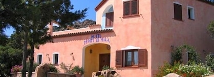 Hotel Monti Di Mola