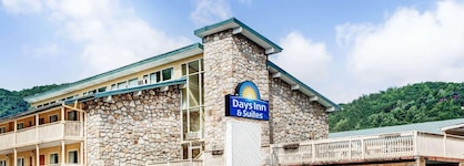 Days Inn & Suites By Wyndham Downtown Gatlinburg Parkway
