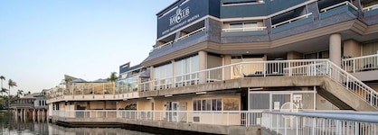 Bay Club Hotel & Marina
