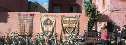 Riad White Flowers