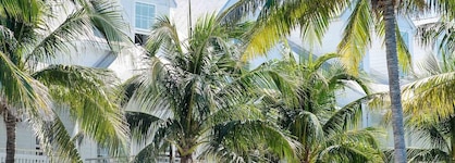 Parrot Key Hotel & Villas
