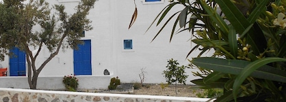 Perissa Hotel