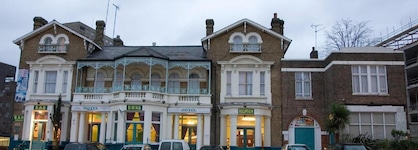 Bridge Park Hotel