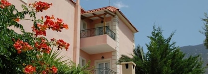 Nostos Studios & Apartments