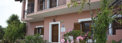 Chrysanthy Apartments