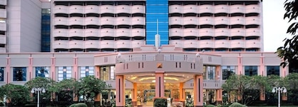 Sunlake Waterfront Resort And Convention