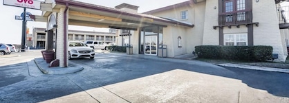 Oyo Hotel Tulsa N Sheridan Rd & Airport