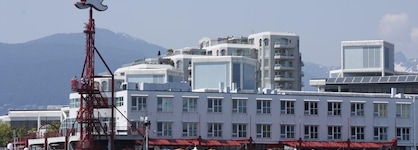 Lonsdale Quay Hotel