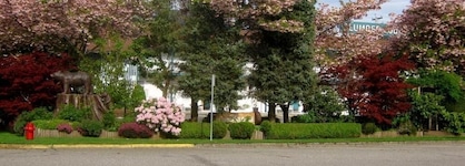 Slumber Lodge Motel