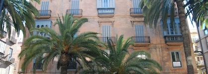 Life Apartments Alameda Colon