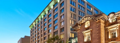Le Square Phillips Hotel And Suites