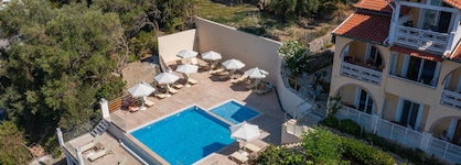 Mazis Apartments