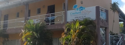Courbaril Village
