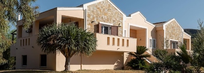 Leone Luxury Villa Giota