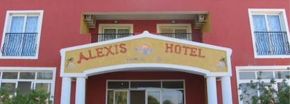 Alexis Pool Apartments