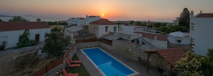 Skandalis Traditional Suites