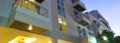 Flipper House Hotel