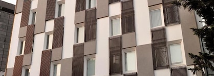 Aku Hotels