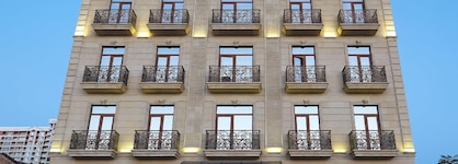 Boulevard Side Hotel