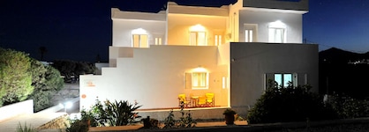Tsakanos Apartments