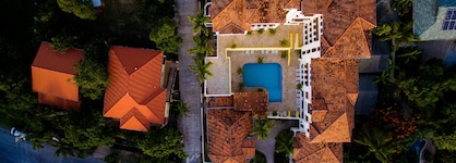 West Bay Colonial