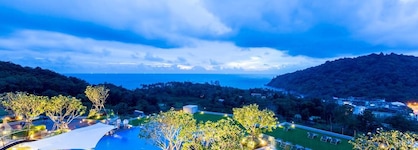 Crest Resort & Pool Villas