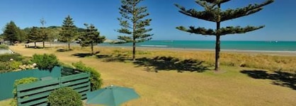 Whispering Sands Beachfront Motel
