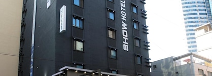 Show Hotel