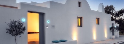 Eolia Kamari Villa