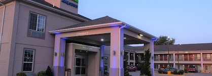 Catoosa Inn & Suites