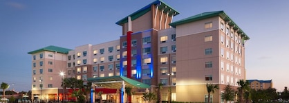 Holiday Inn Express & Suites - Orlando At Seaworld an IHG Hotel