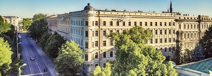 Grand Poet Hotel By Semarah