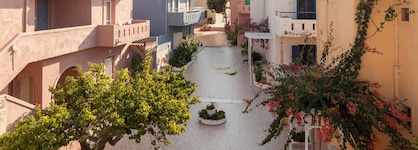 Evina Rooms & Suites