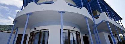 Karavos Sea View Apartments