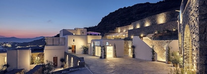 Αrcs Suites & Residences