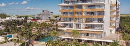 The Fives Oceanfront Puerto Morelos
