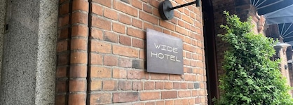 Wide Hotel