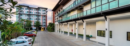 The Thames Pool Access Resort Sha+