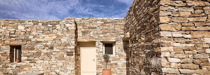 Apsila Pool Suites