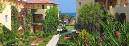 Vantaris Luxury Beach Hotel